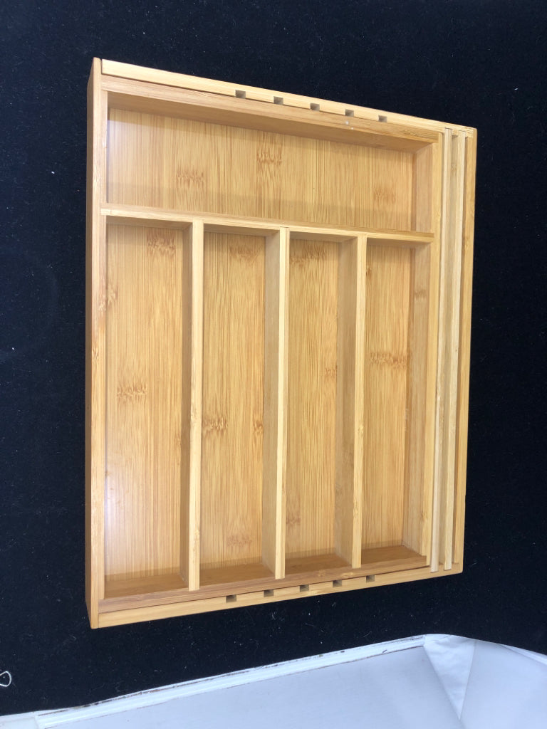 BAMBOO EXPANDABLE UTENSIL HOLDER.