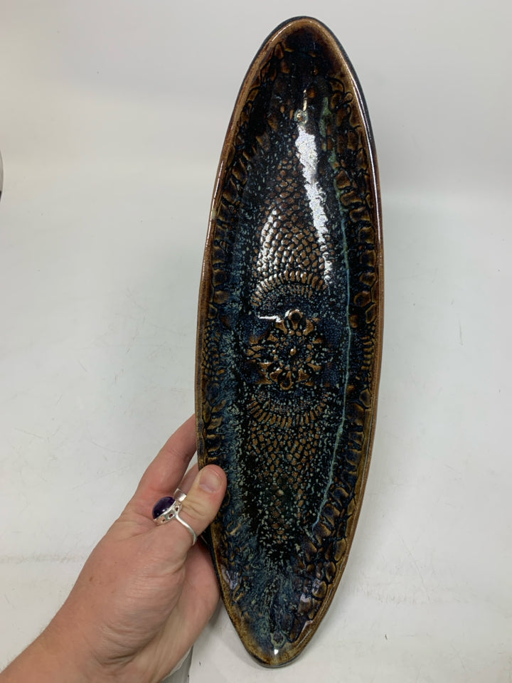 OVAL NARROW TEXTURED DARK BLUE/BROWN POTTERY TRAY.
