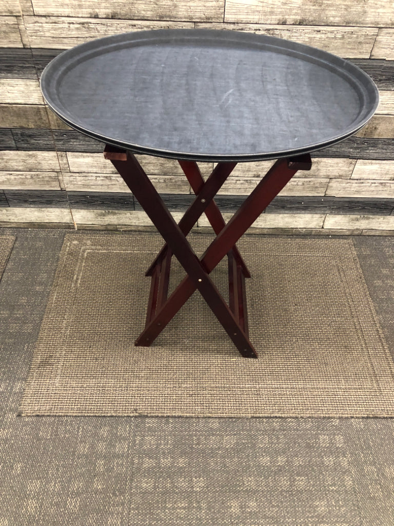 2 NEW STAR FOOD SERVICE TRAYS + DRK WOOD STAND.
