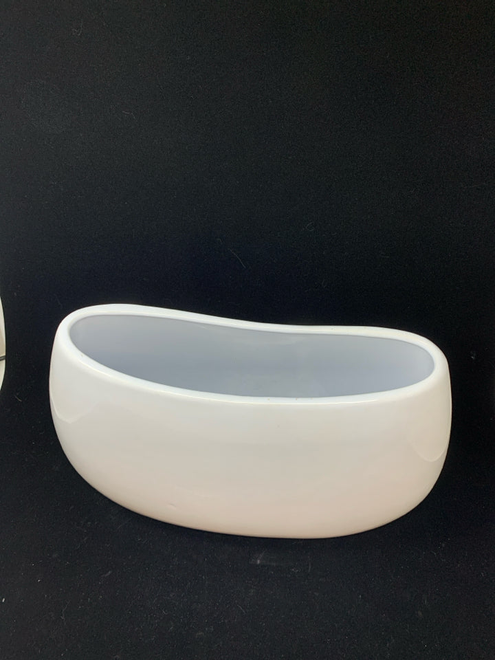 WHITE CERAMIC WIDE VASE.
