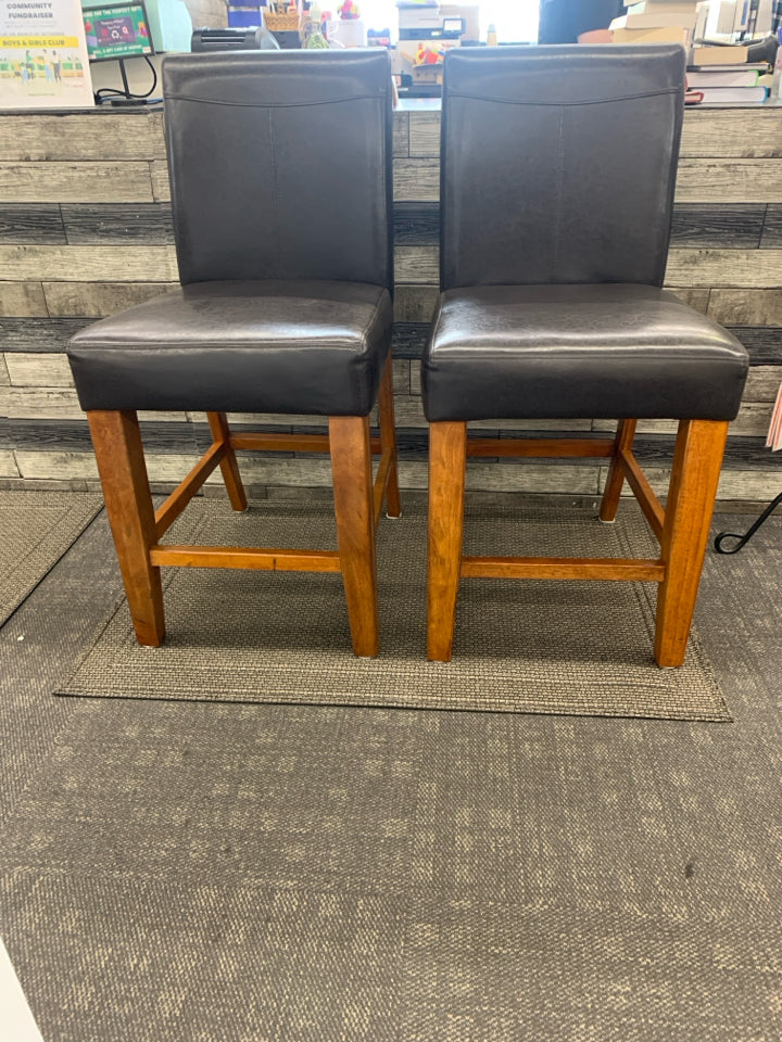 2 FAUX BROWN LEATHER COUNTER STOOLS.