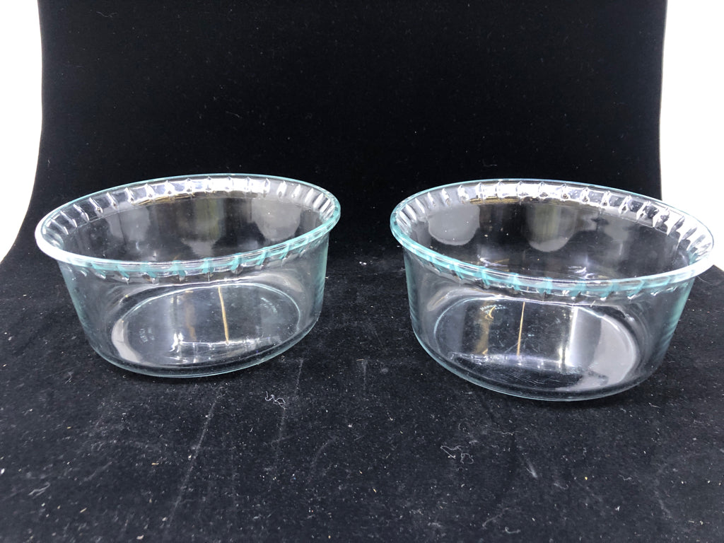 2 SMALL GLASS SERVING BOWLS.