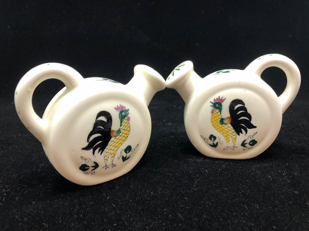 VTG CERAMIC ROOSTER SALT & PEPPER SHAKERS.
