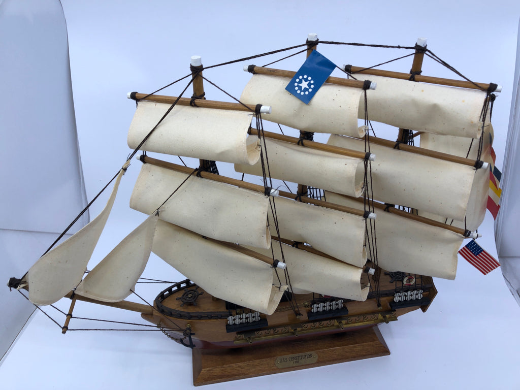 USS CONSTITUTION MODEL SHIP.
