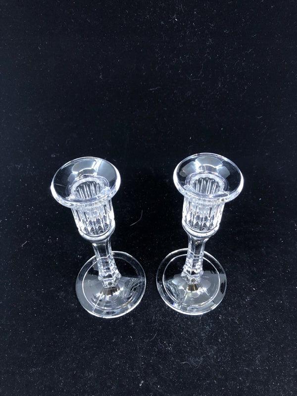 2 CLEAR GLASS TAPERED CANDLE HOLDER W/ RIBBED DESIGN.