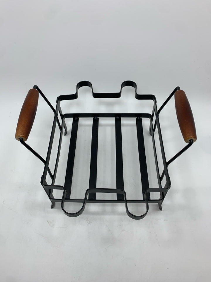 5PC GLASS MUGS IN METAL CADDY.