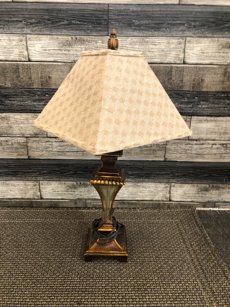 VTG SQUARE BASE LAMP W BROWN SQUARE SHADE.