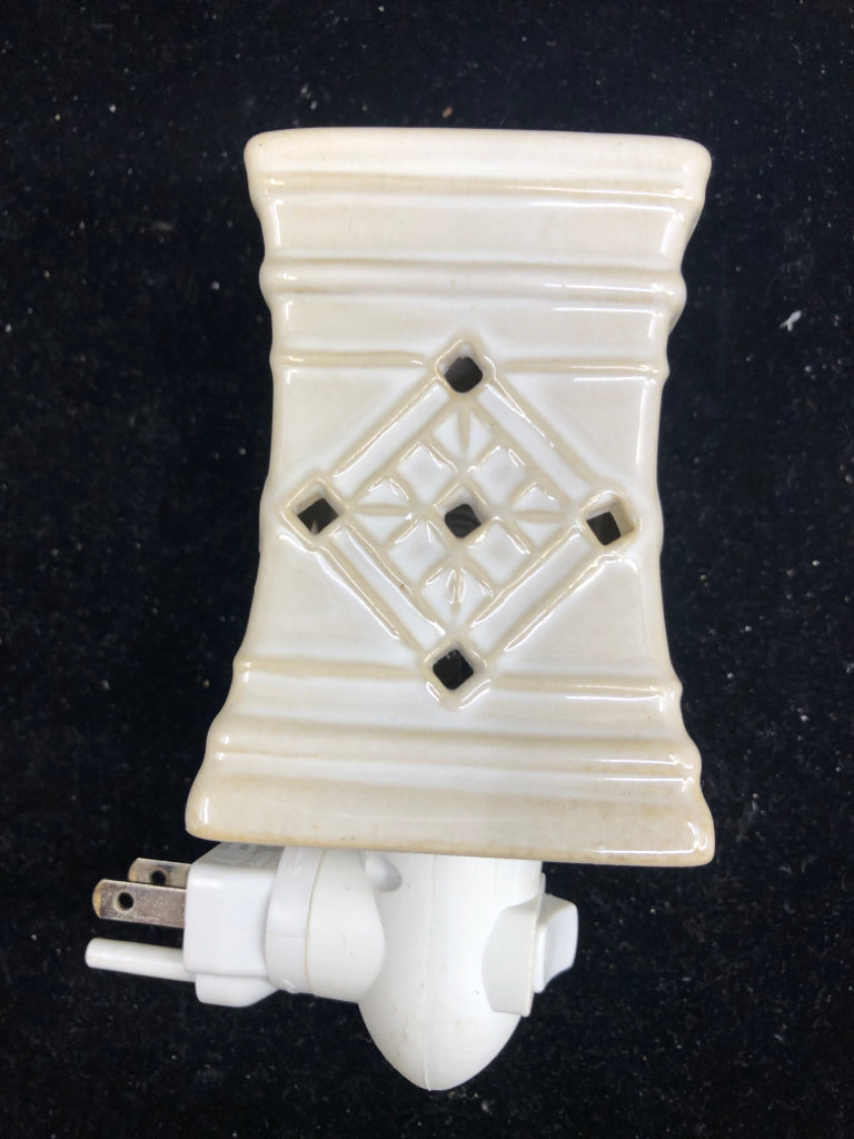 CREAM PLUG IN WAX WARMER.