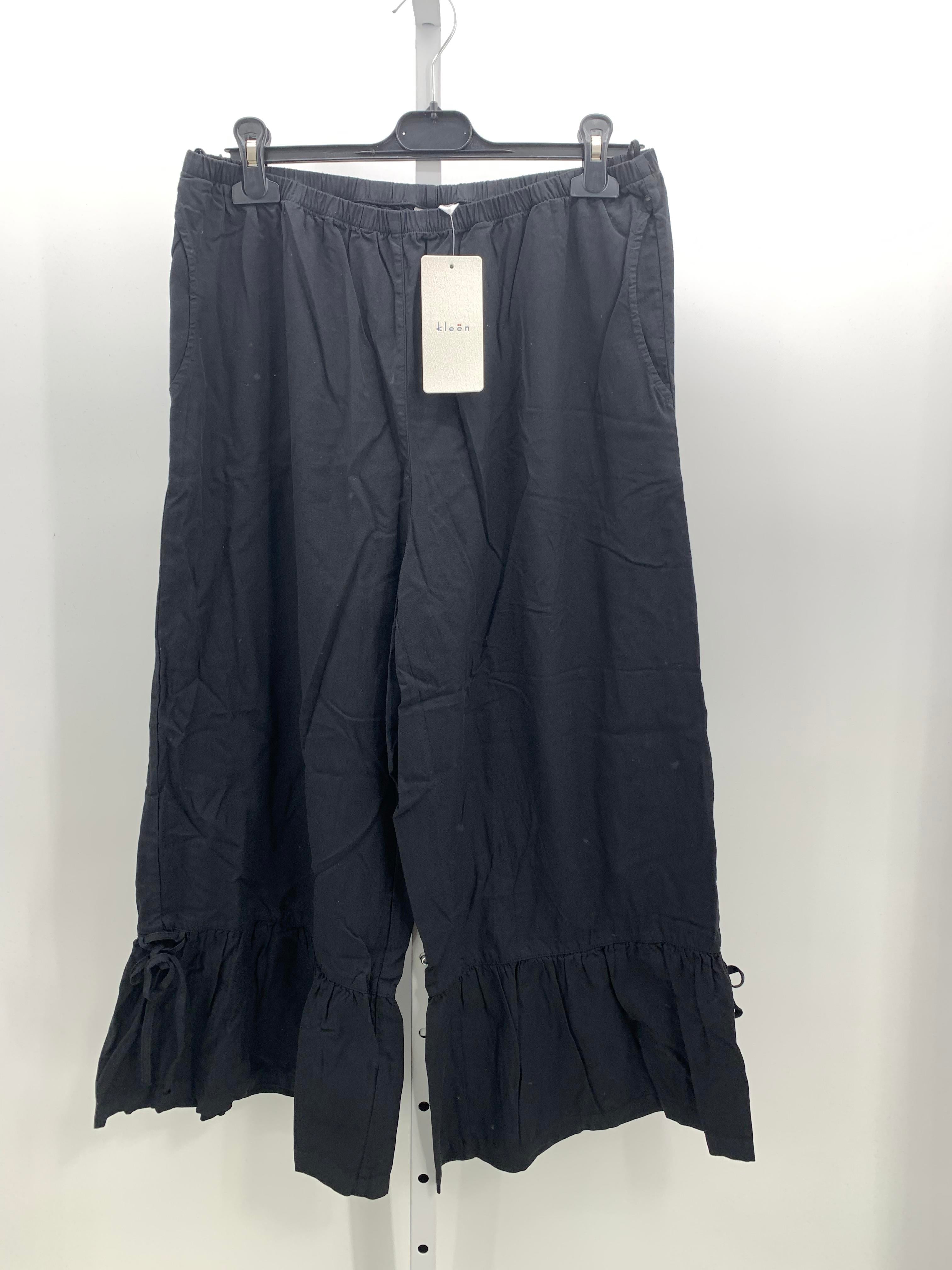 Size Large Misses Capri Pants