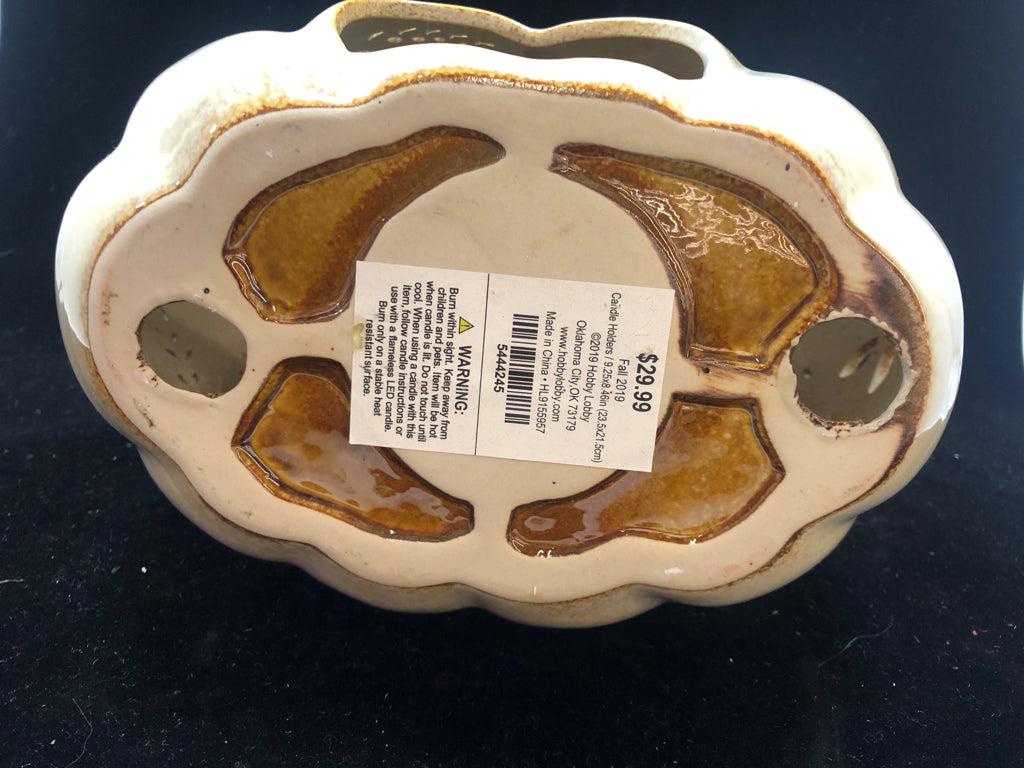 LEAFY PUMPKIN VOTIVE CANDLE HOLDER.