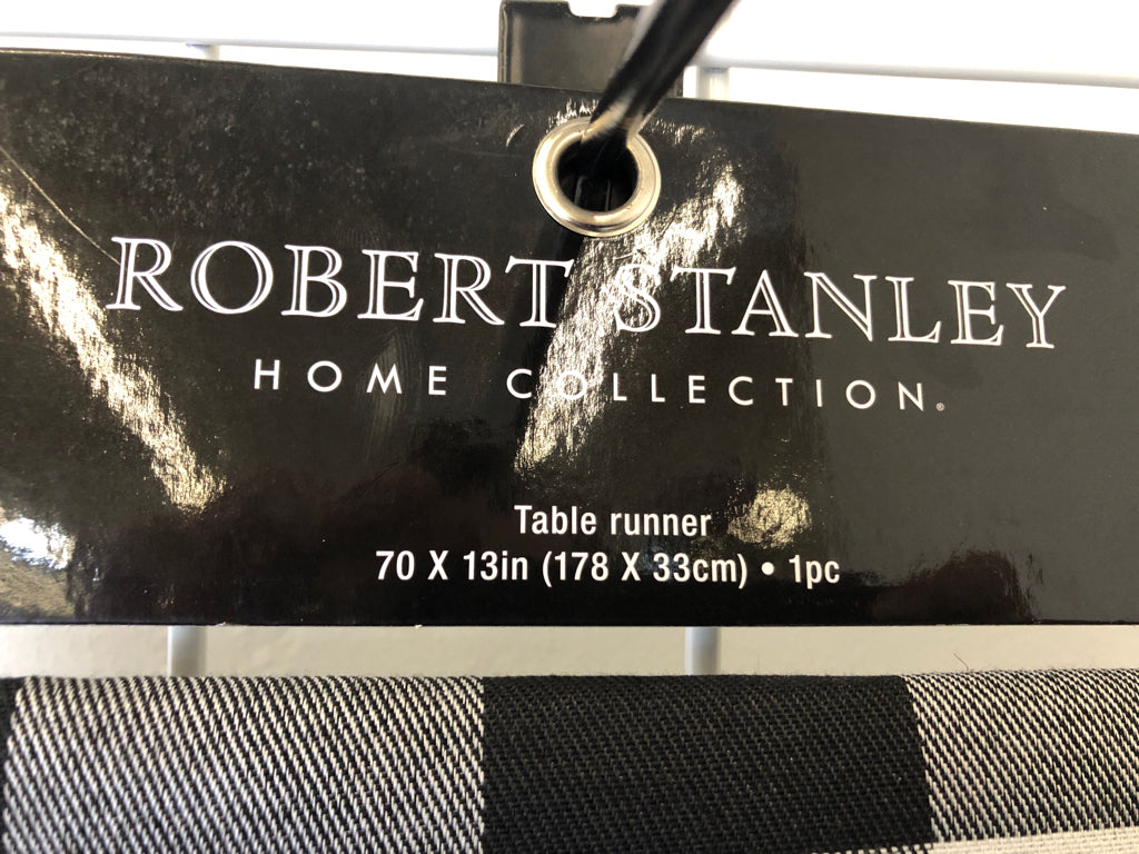 NIP BLACK /WHITE TABLE RUNNER.