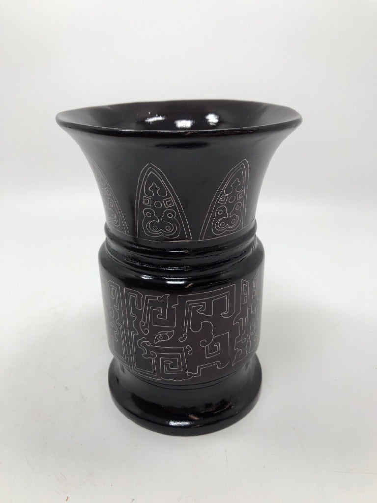WOOD LACQUER VASE IN FABRIC BOX VASE.