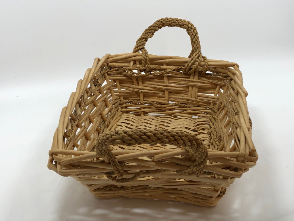 RECTANGLE WICKER BASKET W/BRAIDED HANDLES.