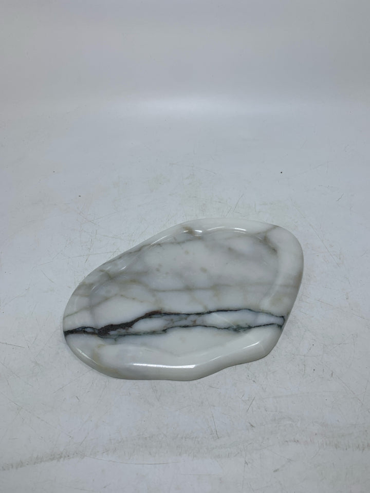 UNEVEN OVAL MARBLE LOOK SLAB TRAY 6" X 9"