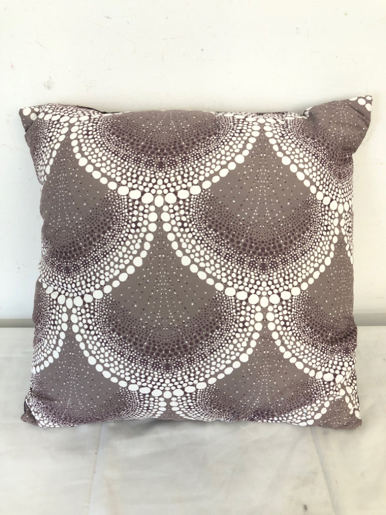 GREY AND PURPLE PILLOW W CIRCLES.