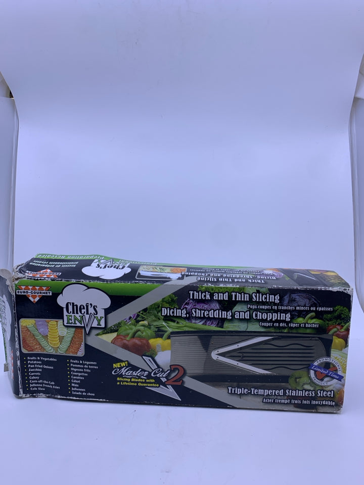 NIB CHEF ENVYS MASTER CUT 2 MANDOLINE SLICER.