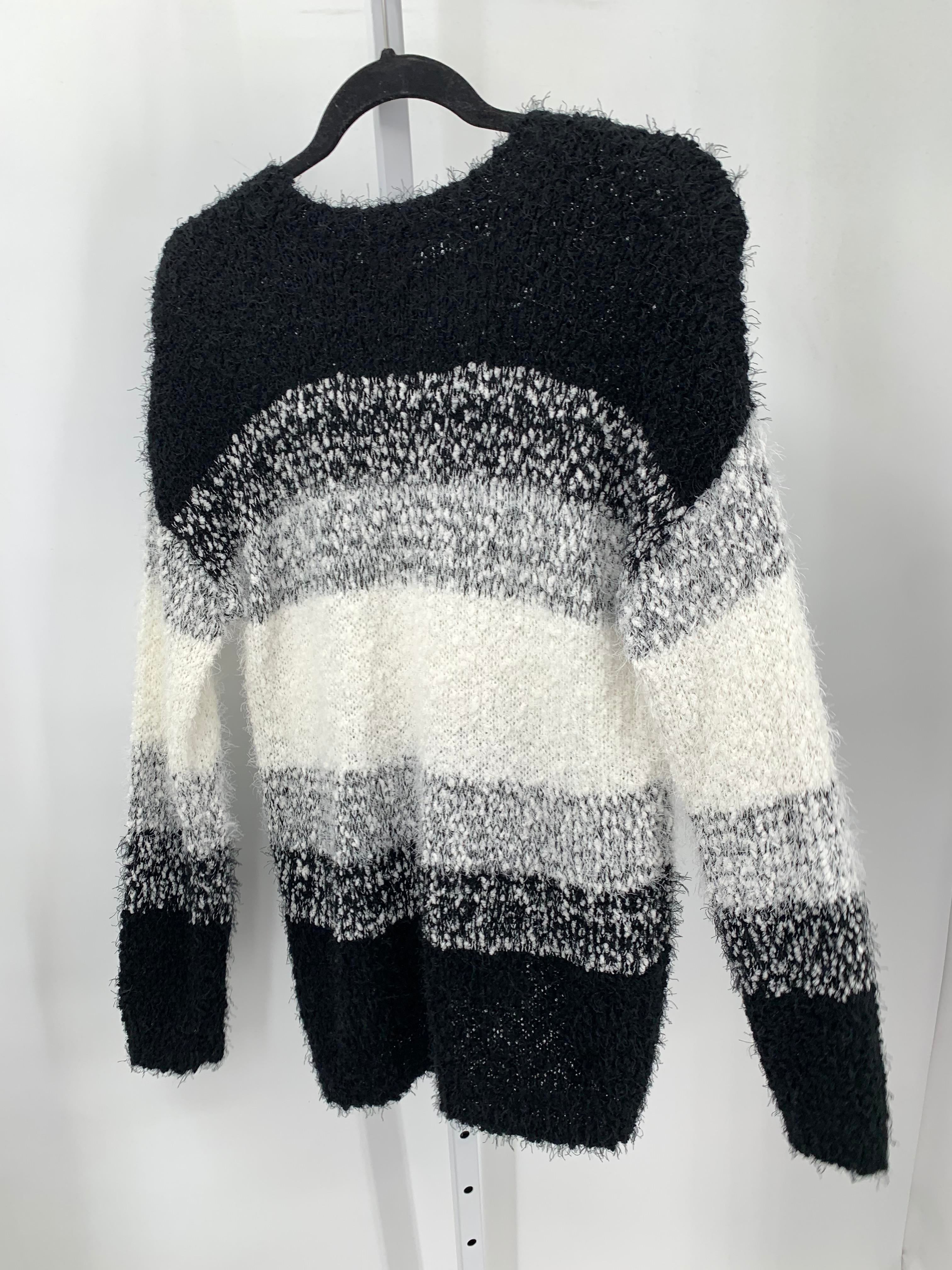 SO Size Medium Juniors Long Sleeve Sweater