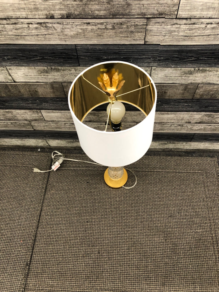 3 STACKING PINEAPPLE BASE LAMP W/ WHITE SHADE/GOLD.