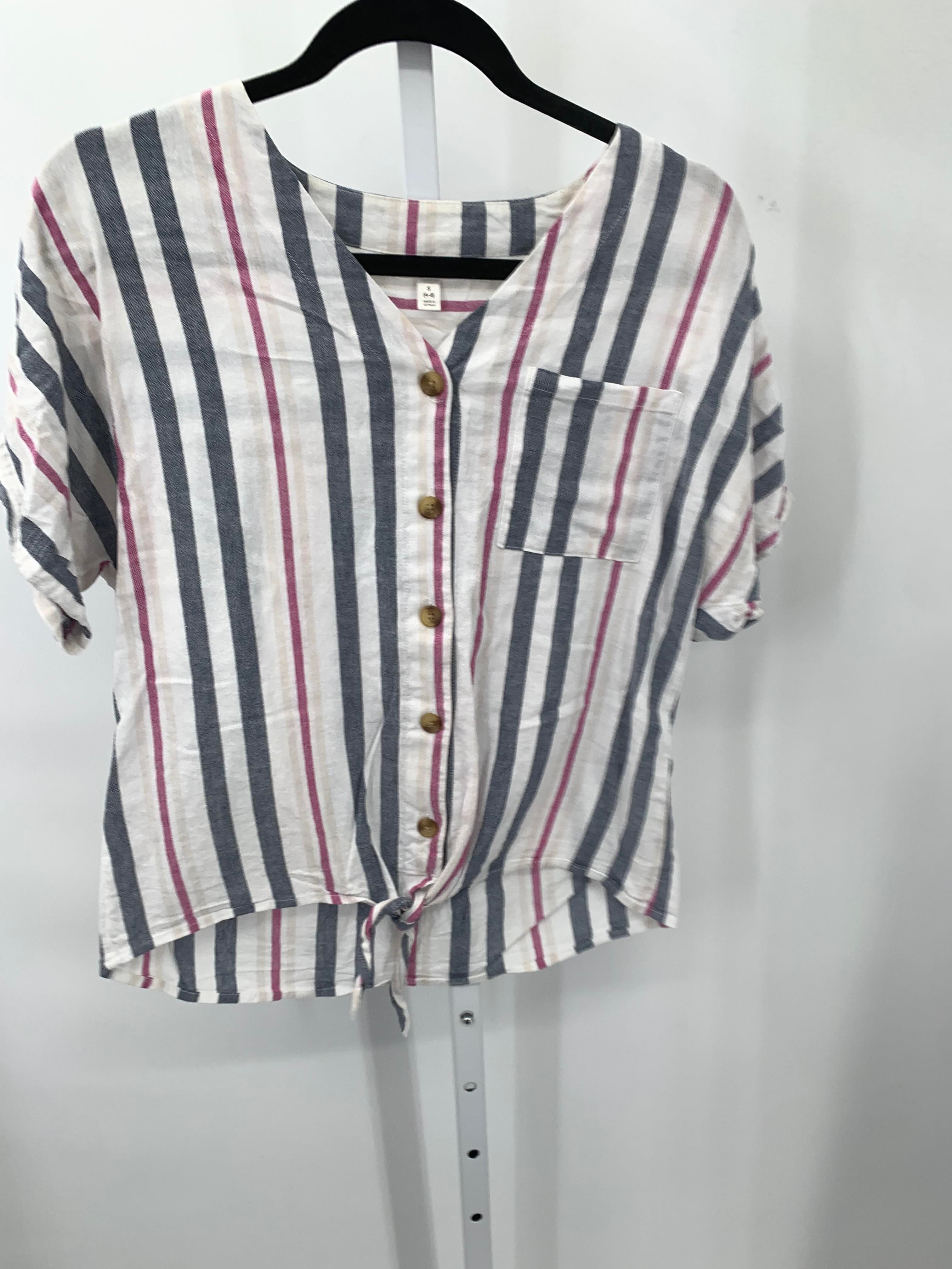 Time and Tru Size Small Misses Short Sleeve Shirt