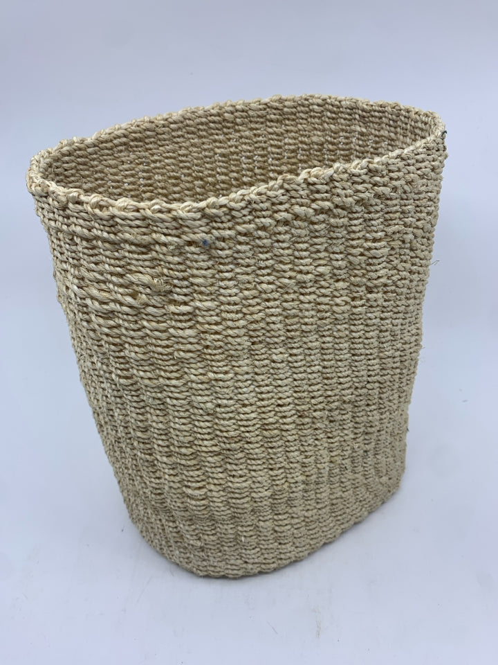 OVAL WHITE TIGHT WOVEN FLEXIBLE BASKET.