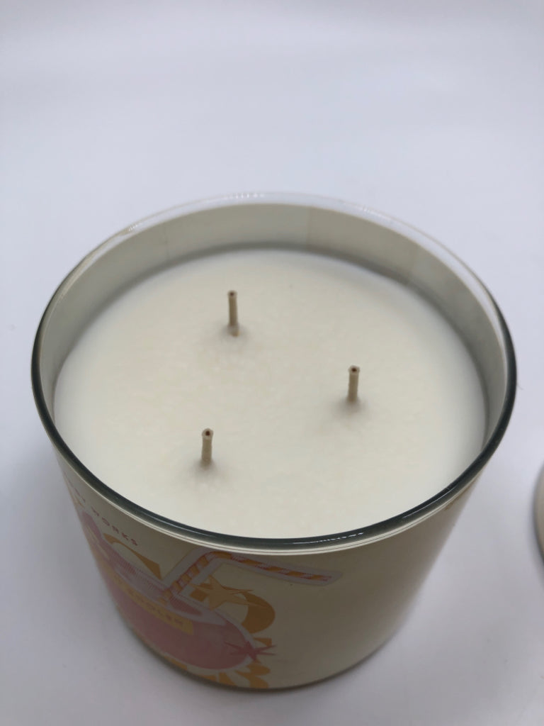 MANGO COCONUT COOLER CANDLE BATH & BODY WORKS.