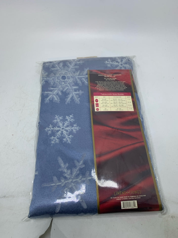 NIP SNOWFLAKE OBLONG TABLECLOTH.