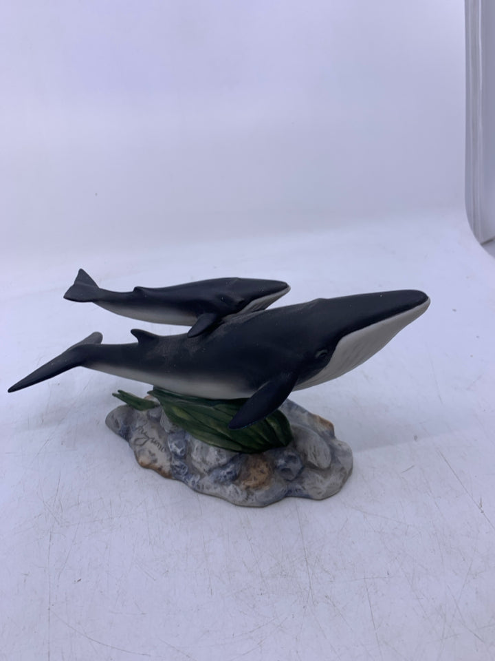 CERAMIC MOM/BABY FIN WHALE.