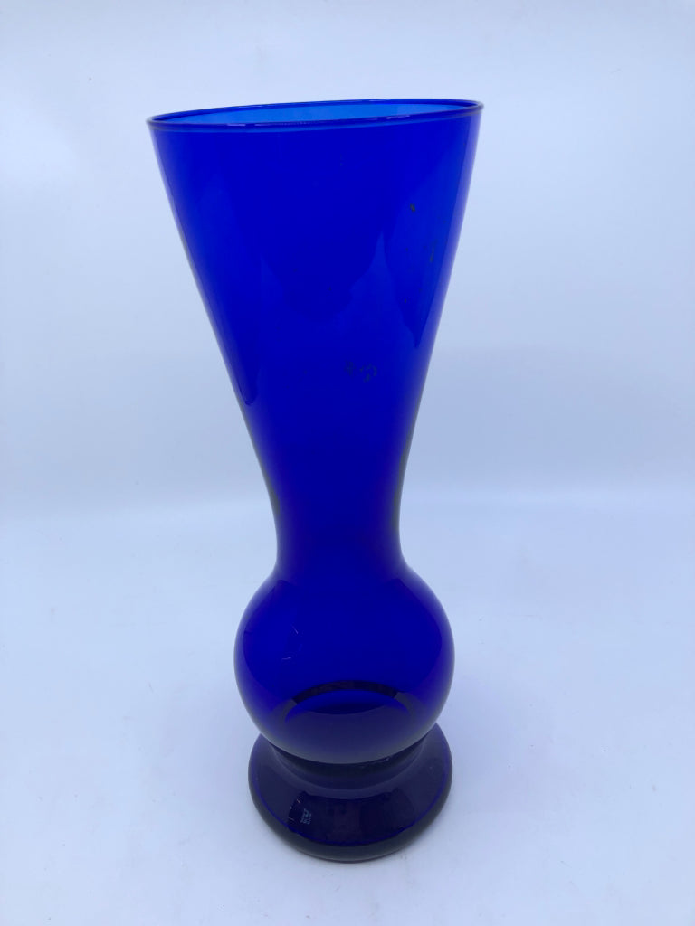 FOOTED COBALT BLUE VASE.