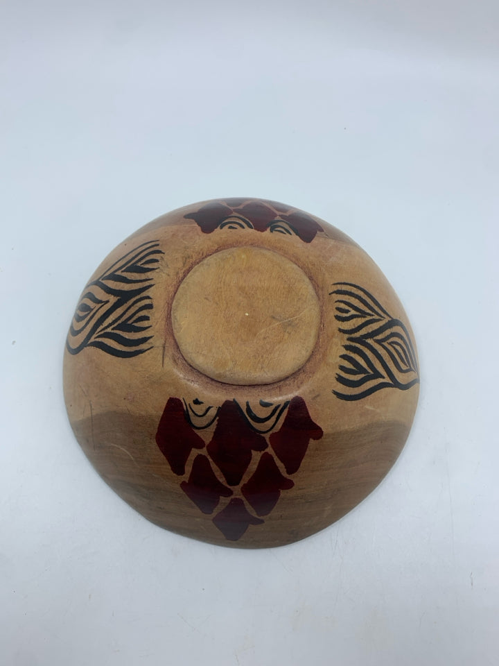 CARVED WOODEN AFRICAN BOWL W/PAINTED ANIMALS.