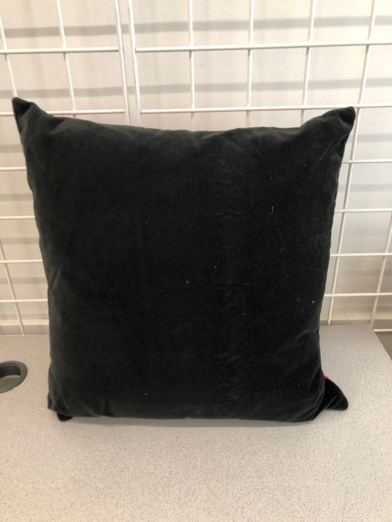 RED/BLACK PLAID SNOWFLAKE PILLOW.
