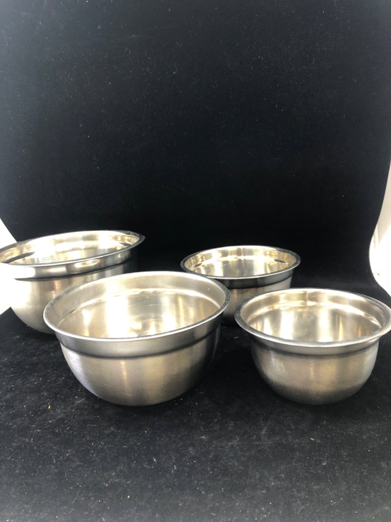 4 NESTING STAINLESS STEEL BOWLS.