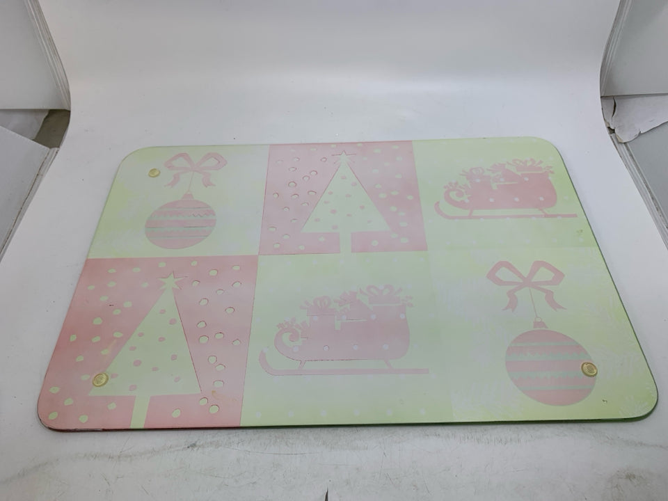 LARGE GLASS GREEN & RED CHRISTMAS THEMED CUTTING BOARD.