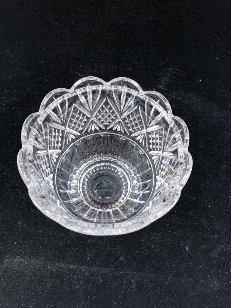 CLEAR CRYSTAL CONTAINER WITH LID STARBURST PATTERN.