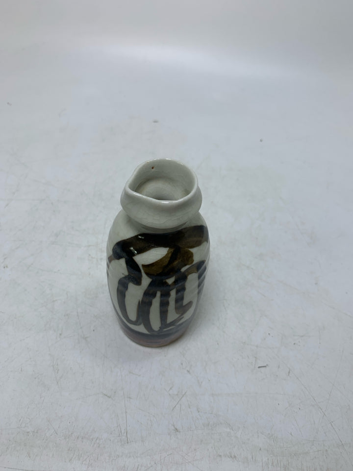 BROWN LINES SAKE DECANTER.