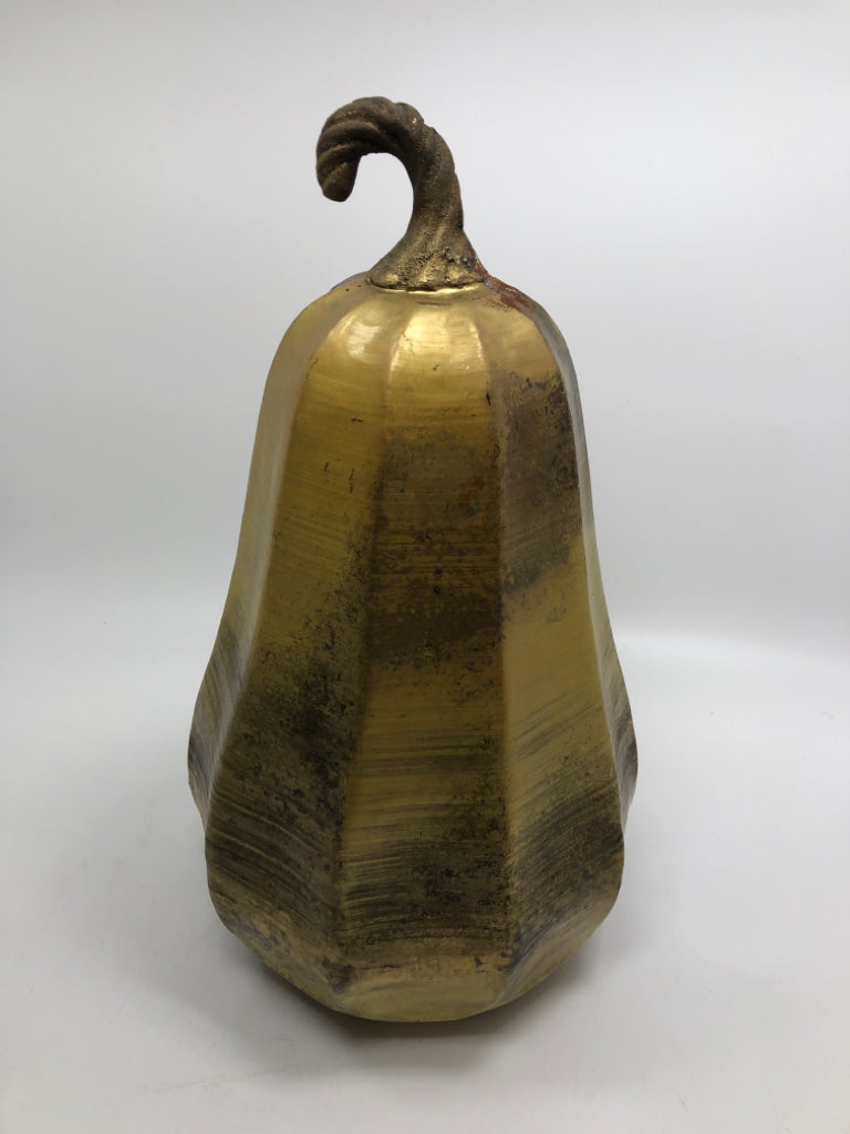 GOLD METAL GOURD DECOR.