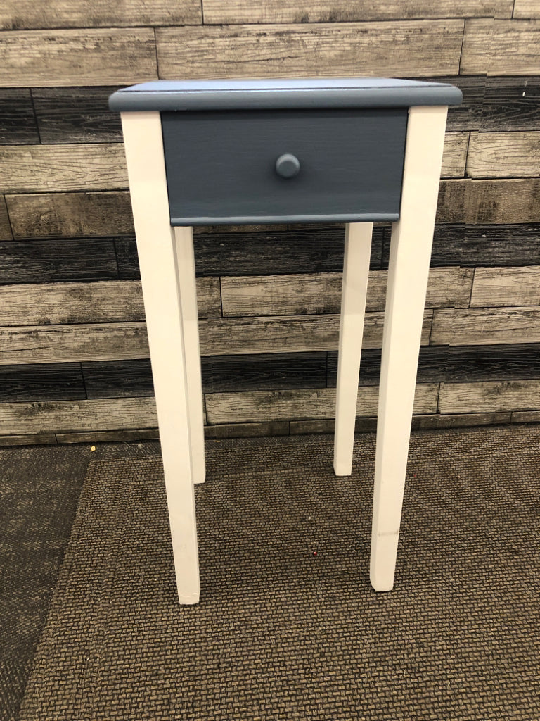 BLUE/WHITE TALL SIDE TABLE W/ DRAWER.