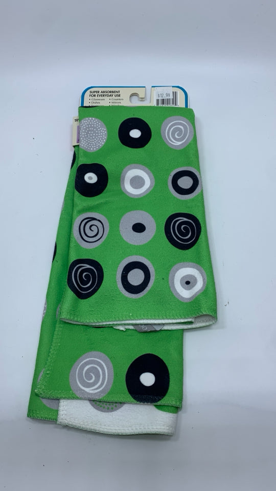 NIP REVERSIBLE GREEN KITCHEN TOWEL.