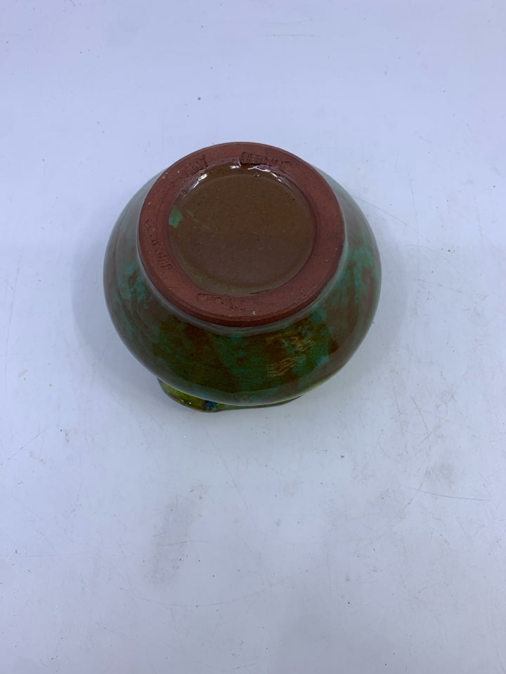 GREEN/BROWN CERAMIC POT/ASHTRAY.