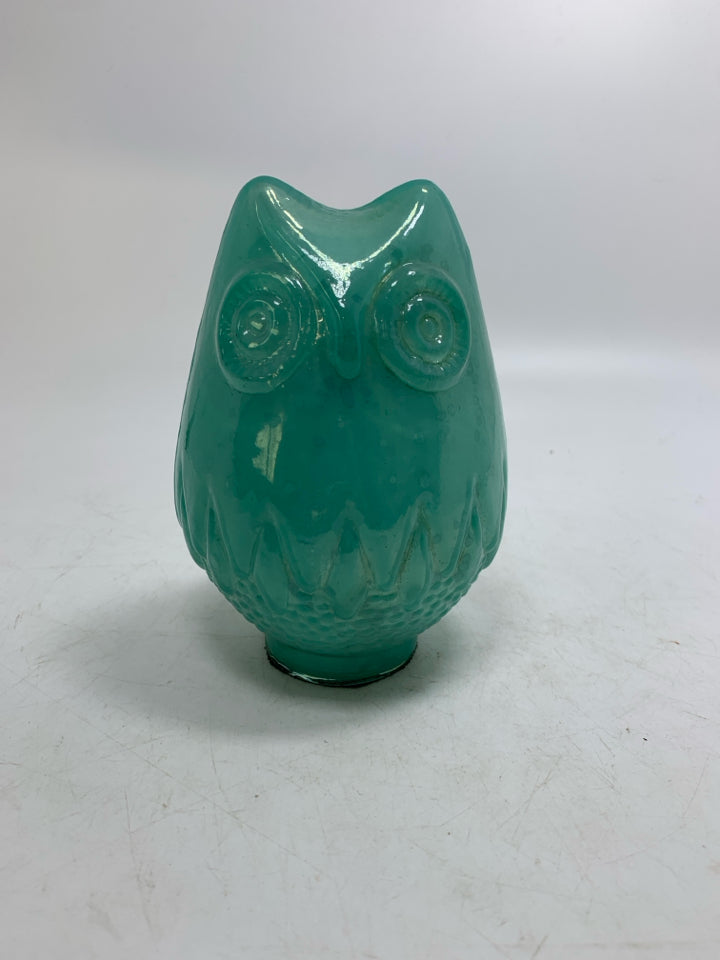 TEAL GLASS OWL.