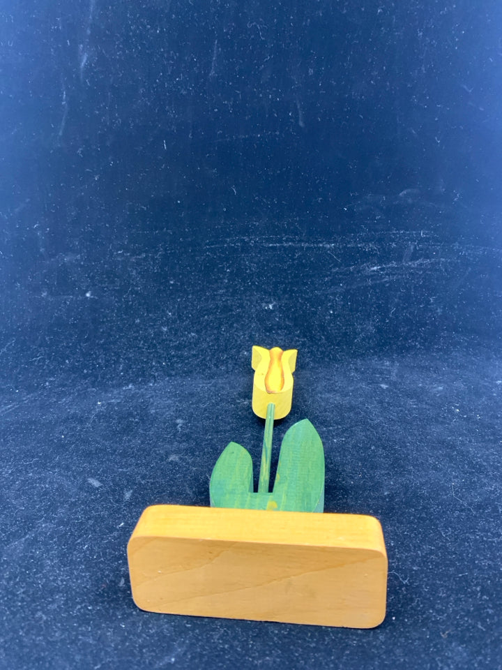 VTG YELLOW WOOD TULIP.