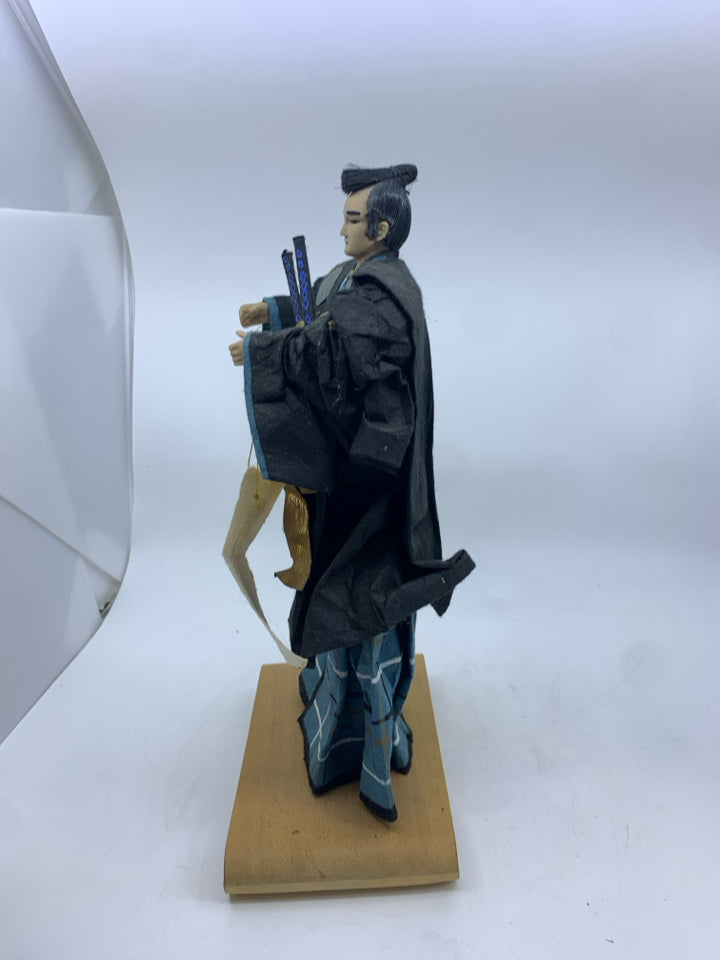 VTG DAIMYO ON BLONDE STAND WALL ART.