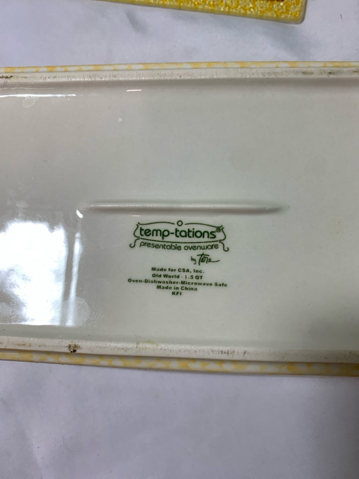 3 PC RECTANGLE BAKE WARE W/ TRIVET/ METAL STAND.