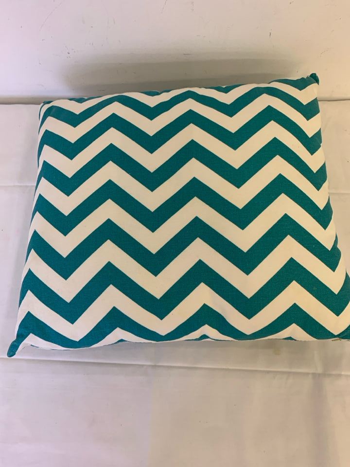 TEAL ZIG ZAG PILLOW.