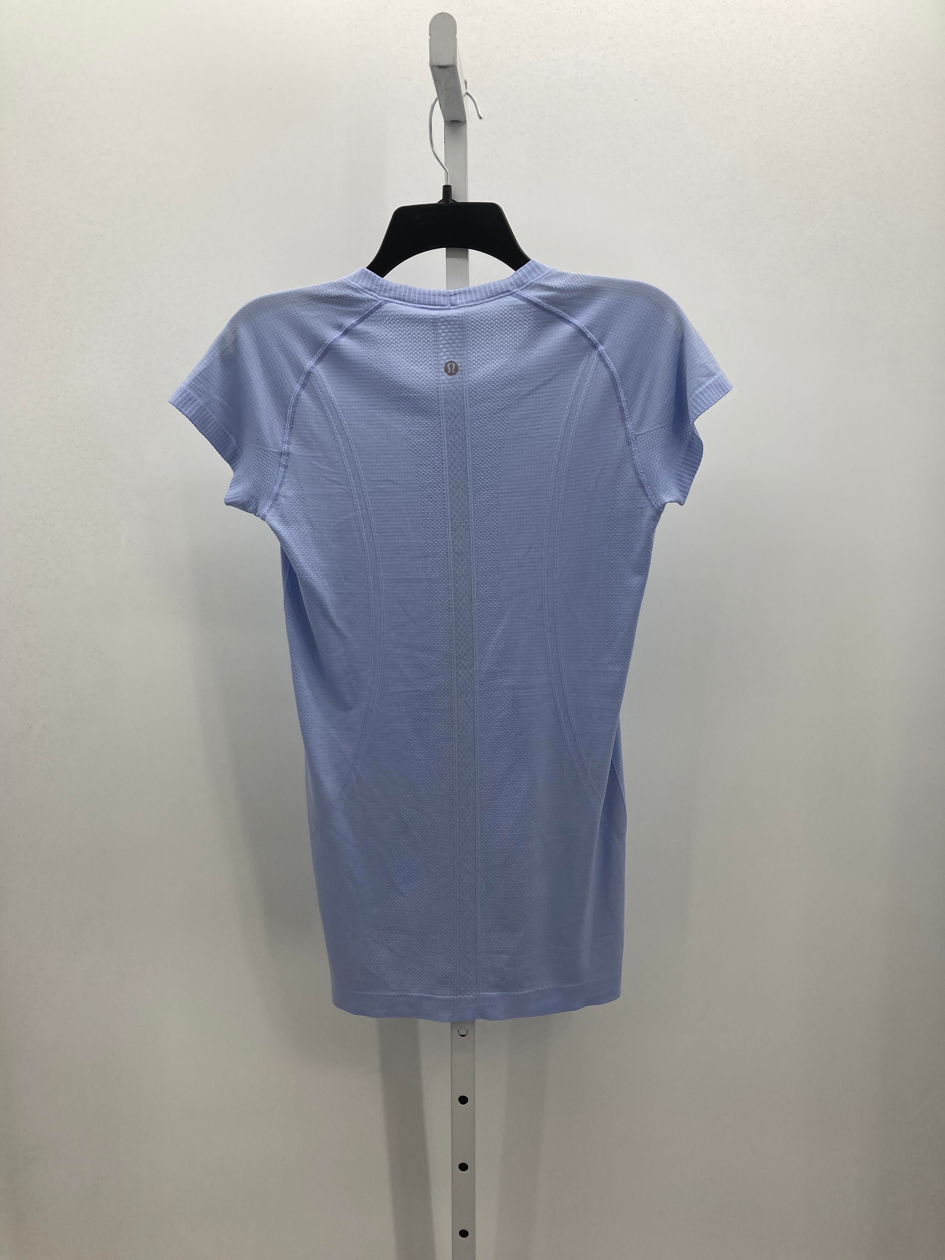 Lululemon Size 8 Misses Short Sleeve Shirt