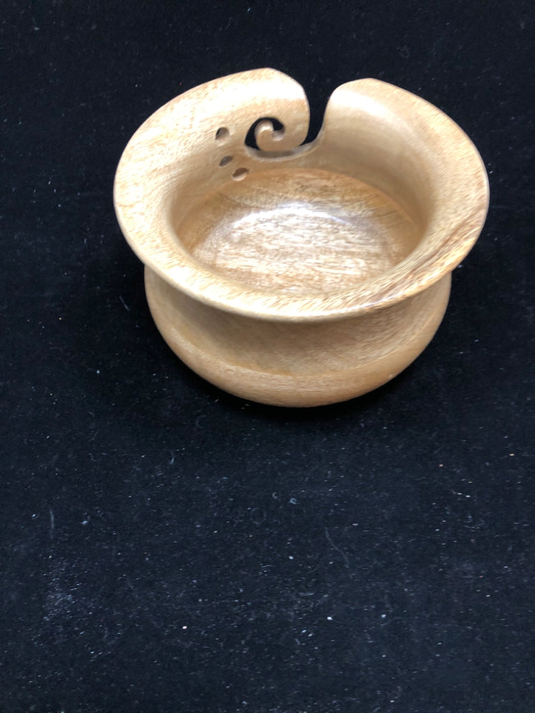 WOODEN YARN BOWL - SUSAN BATES.