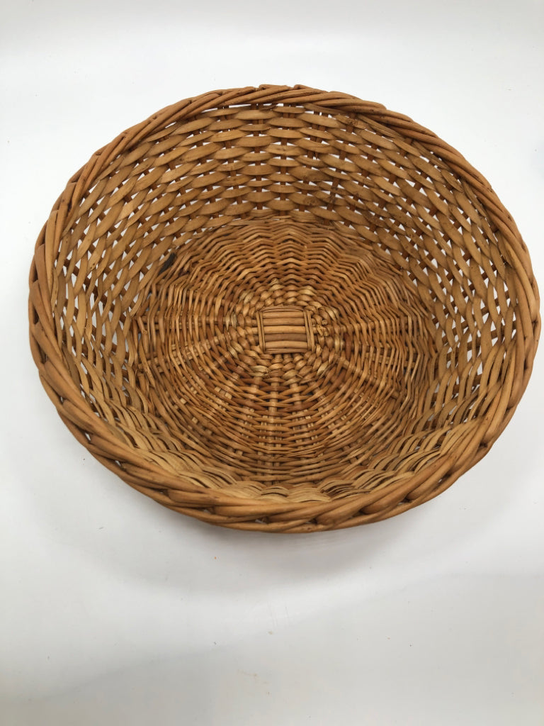 SM CIRCULAR WOVEN BASKET.