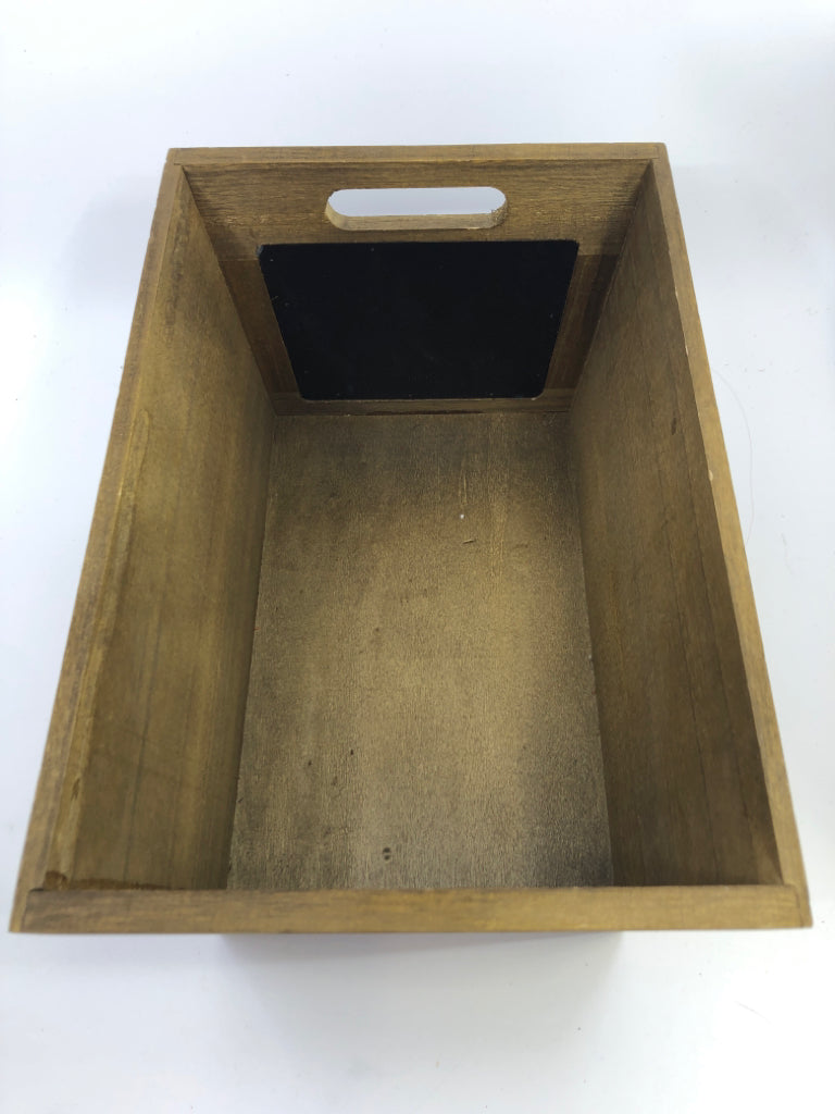 WOOD BASKET W CHALK BOARD LABEL AND HANDLES.