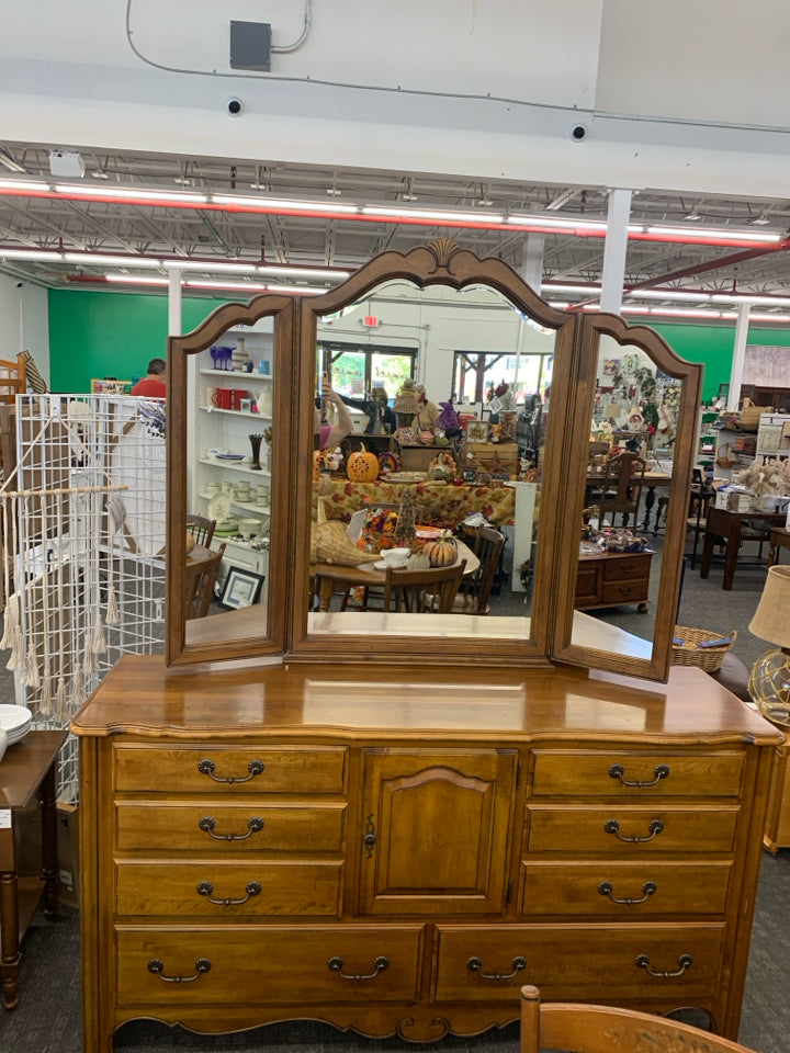 ETHAN ELLEN COUNTRY FRENCH LARGE DRESSER W/ 6 DRAWERS W/ CABINET LARGE MIRROR.