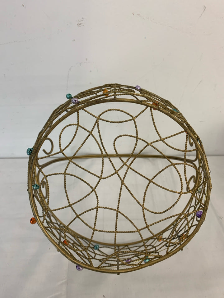 GOLD METAL BASKET W BELLS.