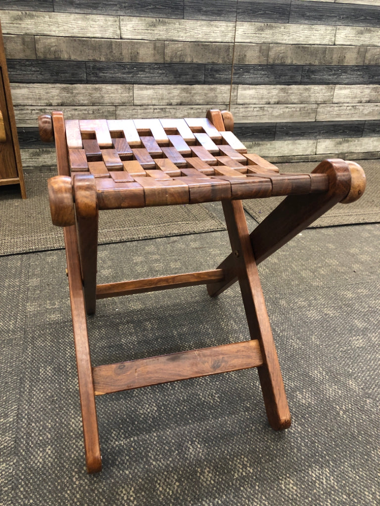 INTERLOCKING WOODEN SLAT FOLDING STOOL.